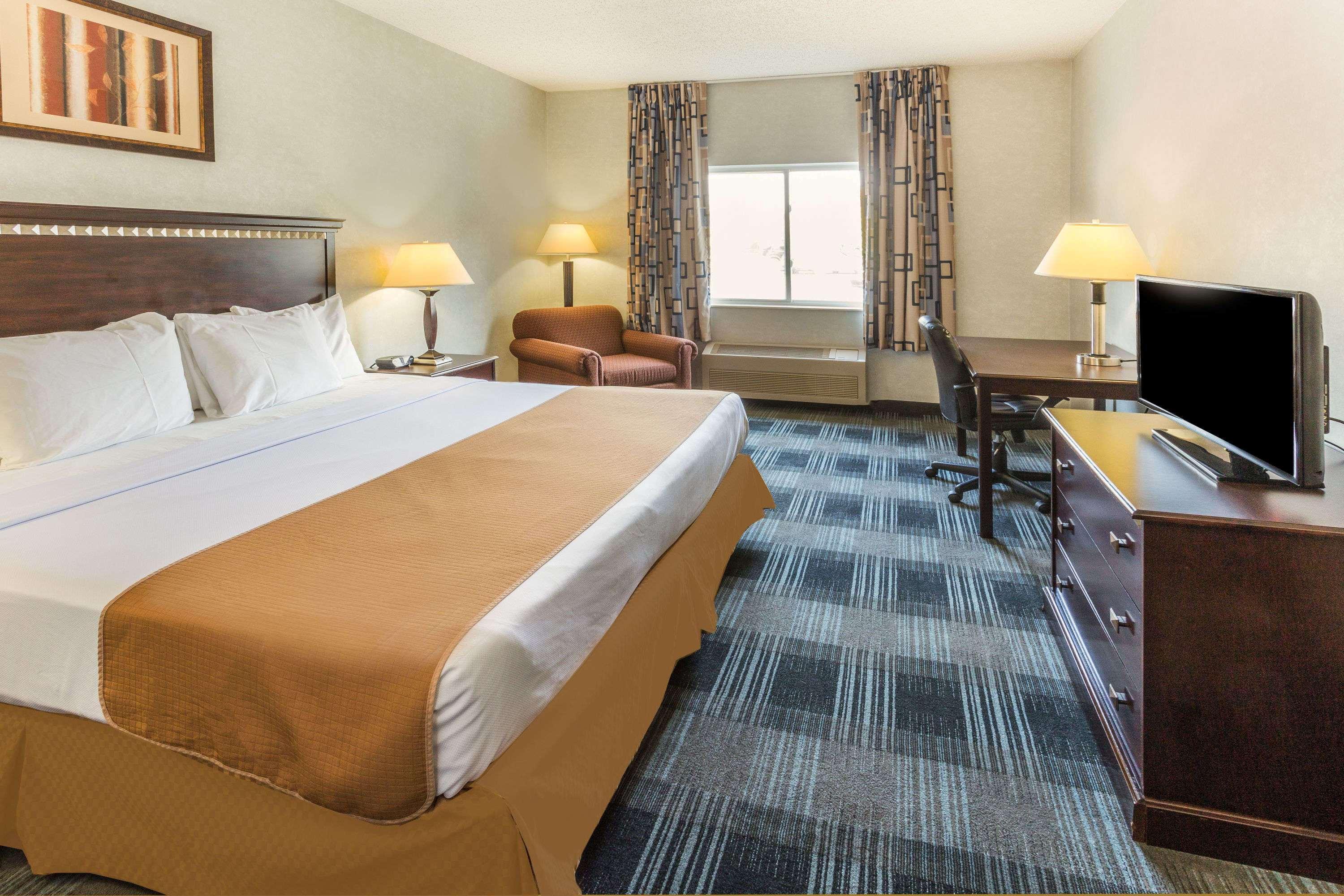 Days & By Wyndham Hotel 2*